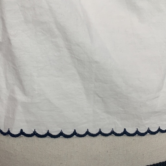 Miss Selfridge white w/navy blue embroidered top - Picture 6 of 8